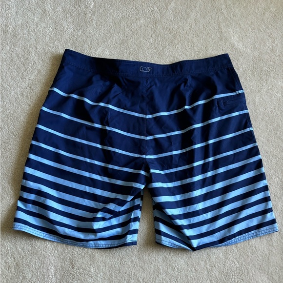 Vineyard vines size 42 blue swim shorts - Picture 3 of 3